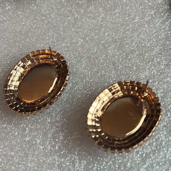 Round Earrings - Picture 4 of 4